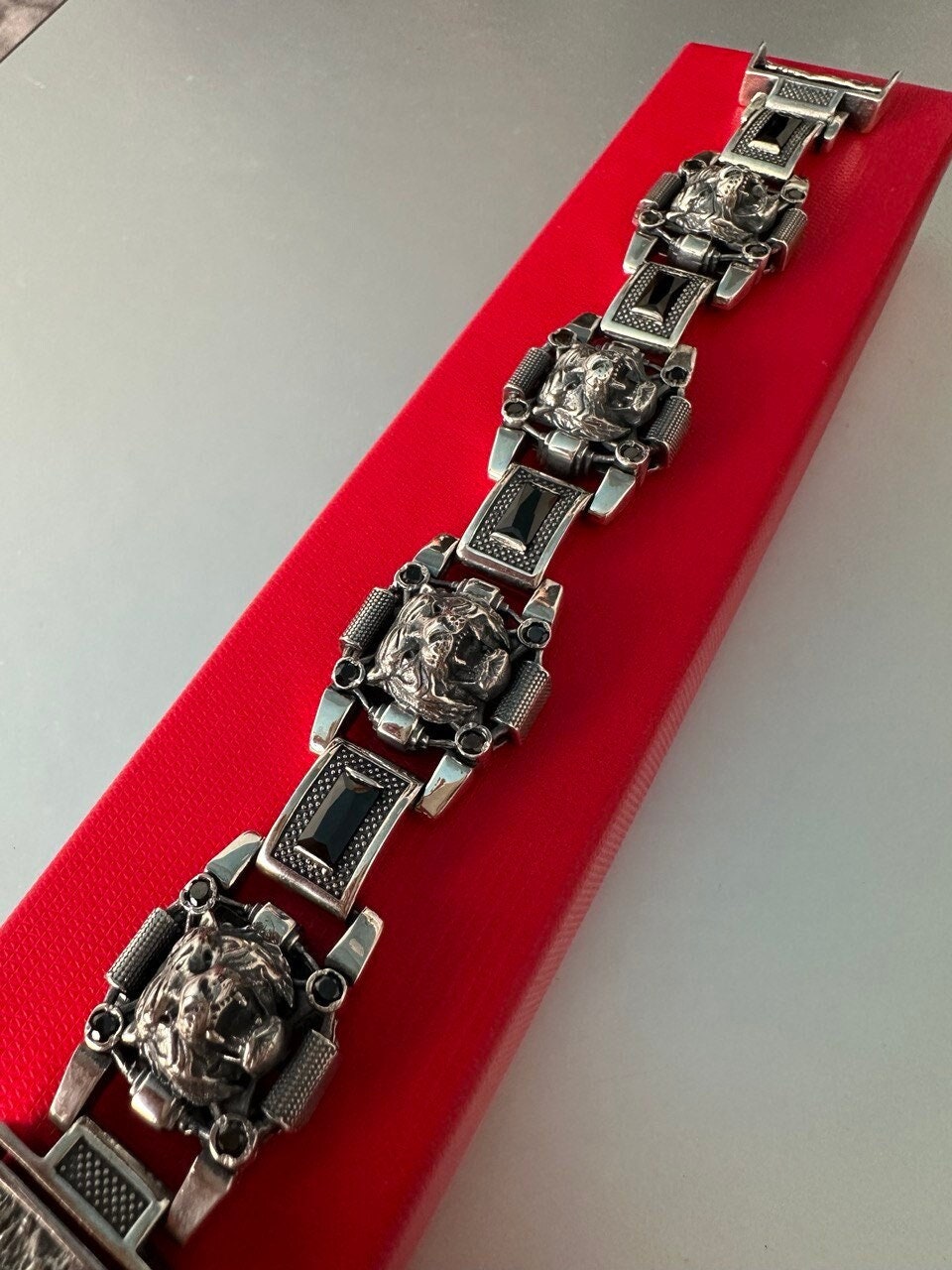 Men's bracelet made of 925 silver with the image of tigers