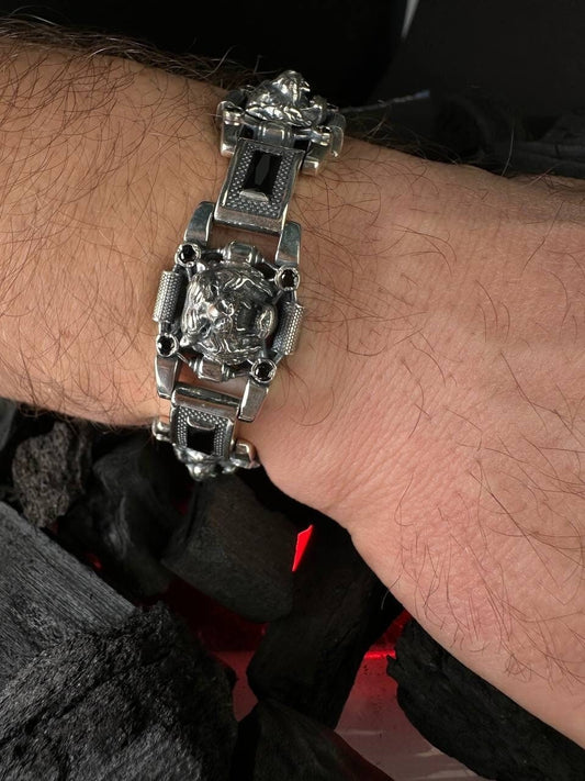 Men's bracelet made of 925 silver with tiger heads on the hand