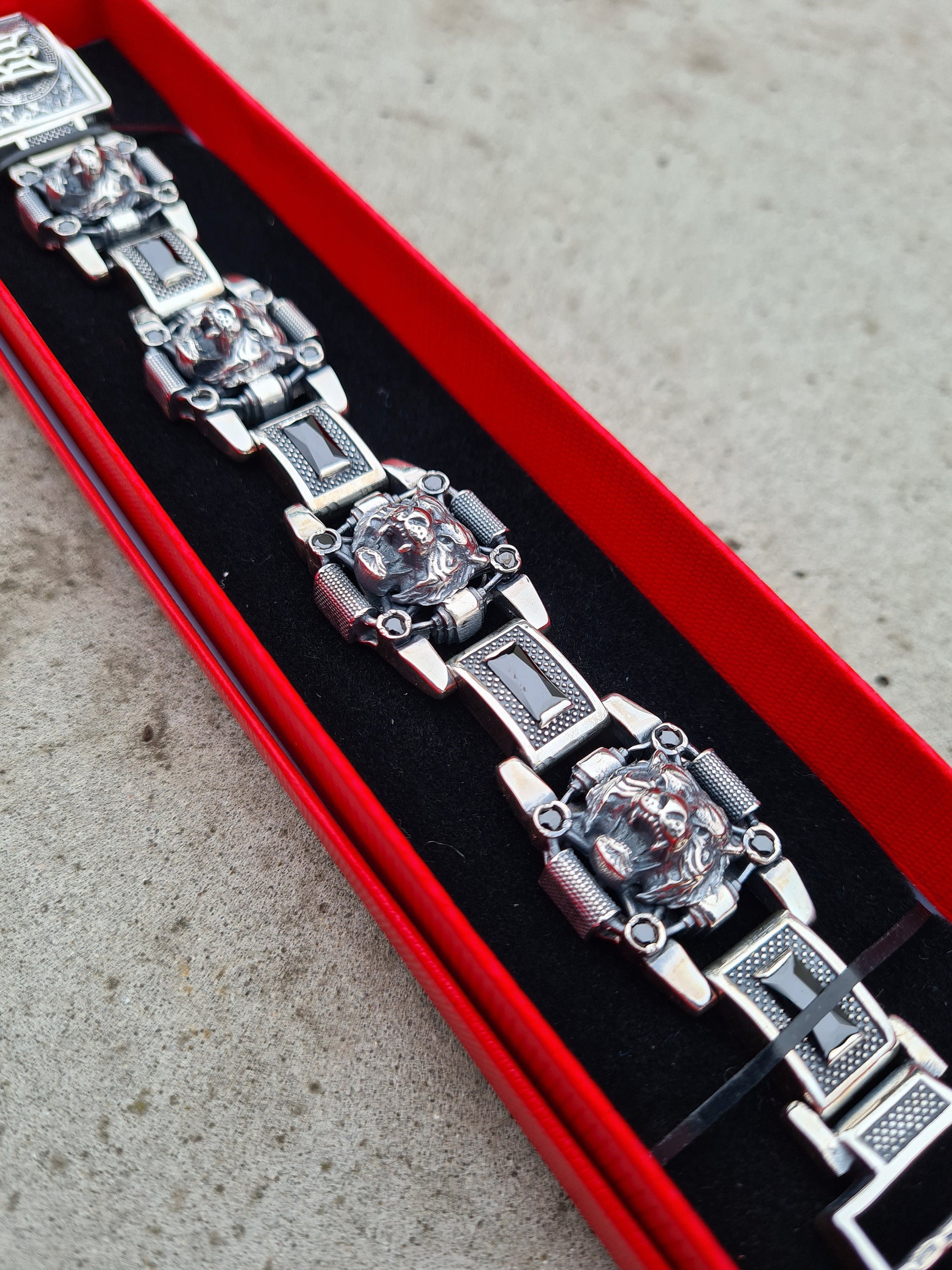 Exclusive gift - silver bracelet with predatory print