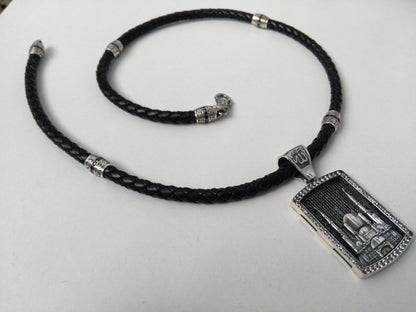Handcrafted: Islamic Pendant with Detailed Inlay