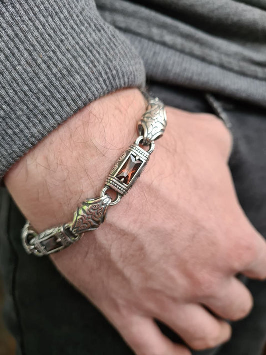 Men’s silver bracelet with smoky quartz worn on the wrist. A versatile accessory for casual and formal outfits.